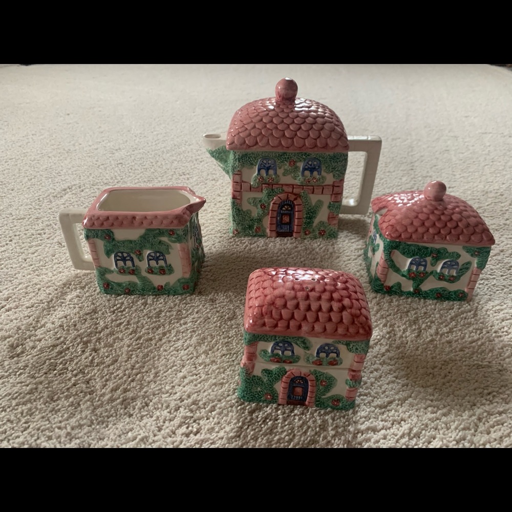 Adorable 6 Piece Cottagecore Teapot Set 🫖